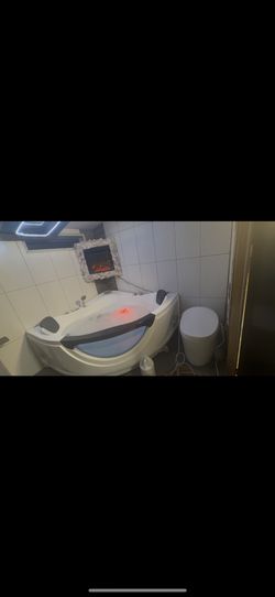 $$$ Jacuzzi And Smart Toilet