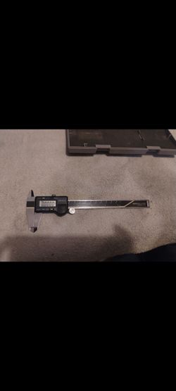 Mitutoyo digital caliper tool..500-196