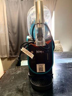 Like New! Ninja SLUSHi 5-in-1 Professional Frozen Drink Maker (Used Once)