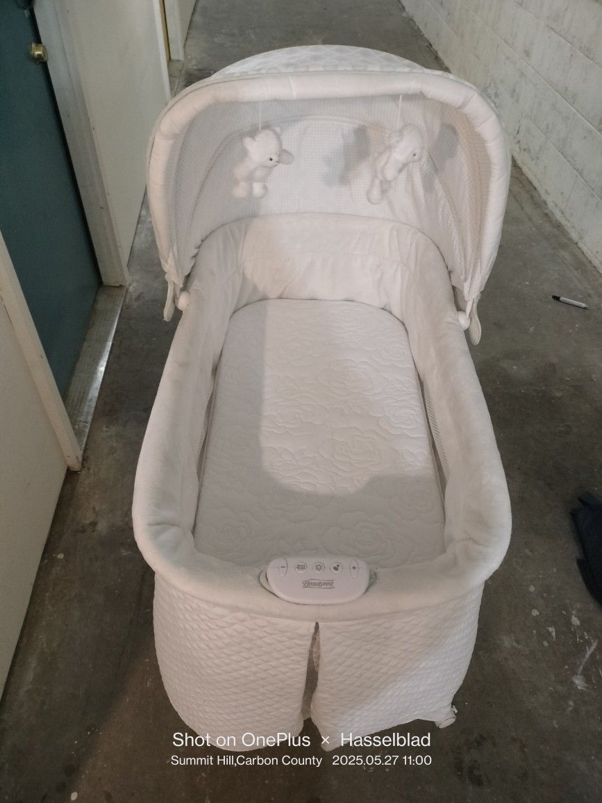 Beautyrest Infant Bassinet On Wheels Never Used