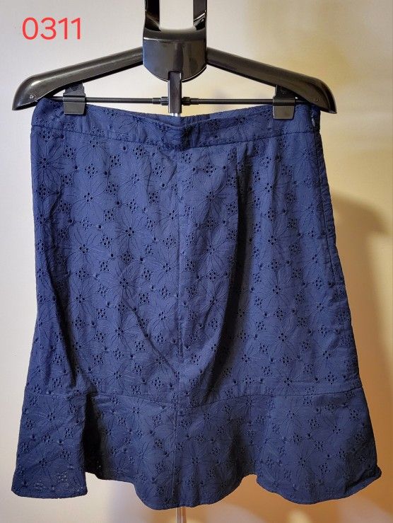 Ann Taylor Navy Blue Eyelet Skirt, size 12P (0311)