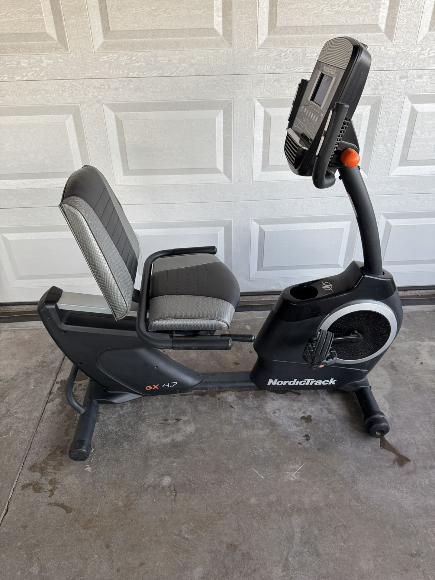 Stationary exercise bike