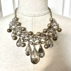 Gold Tone Rhinestone Pendant Necklace 