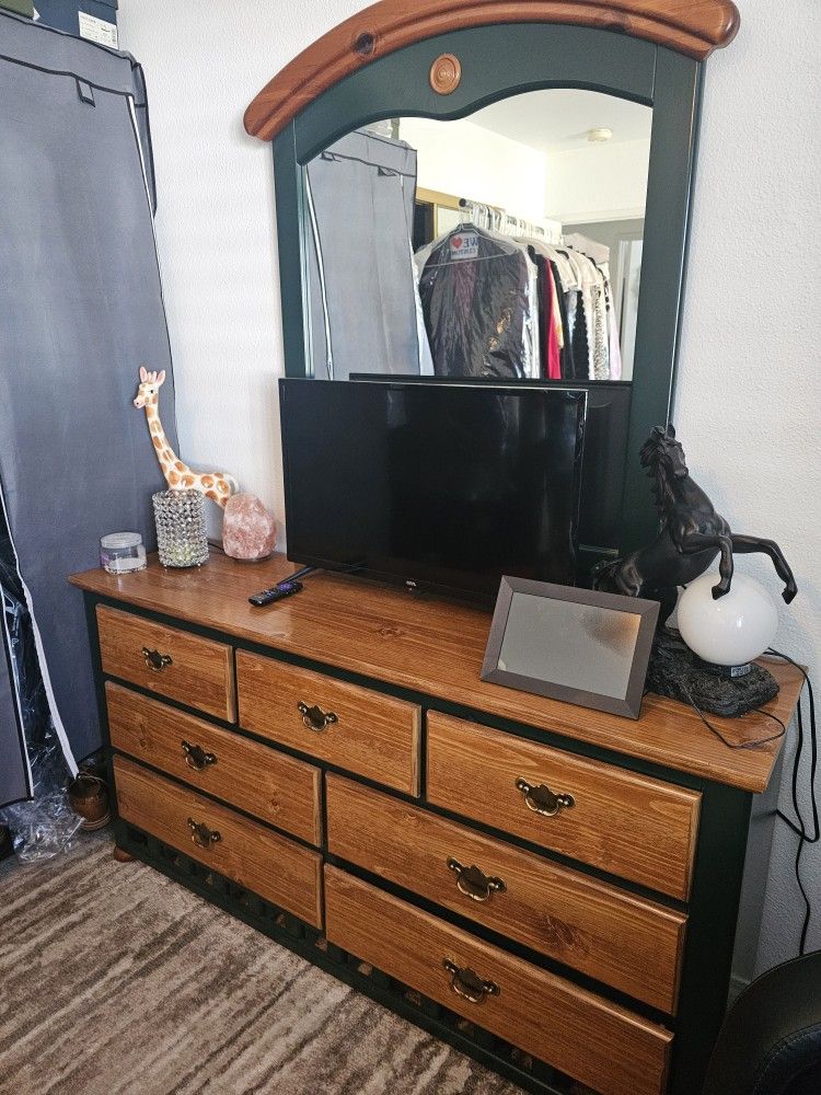 Queen Size Bedroom Set