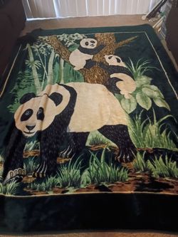Panda Print Plush Throw Blanket