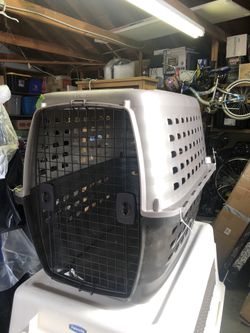 LARGE DOG KENNEL (check pictures for dimensions)