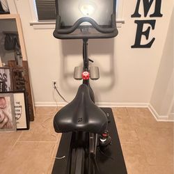 Peloton Bike with Screen – Excellent Condition