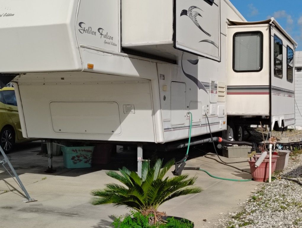 35 Ft. 5th Wheel Golden Falcon RV 3 Slides
