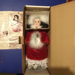 ‘Elizabeth’ The First Danbury Mint Christmas Doll
