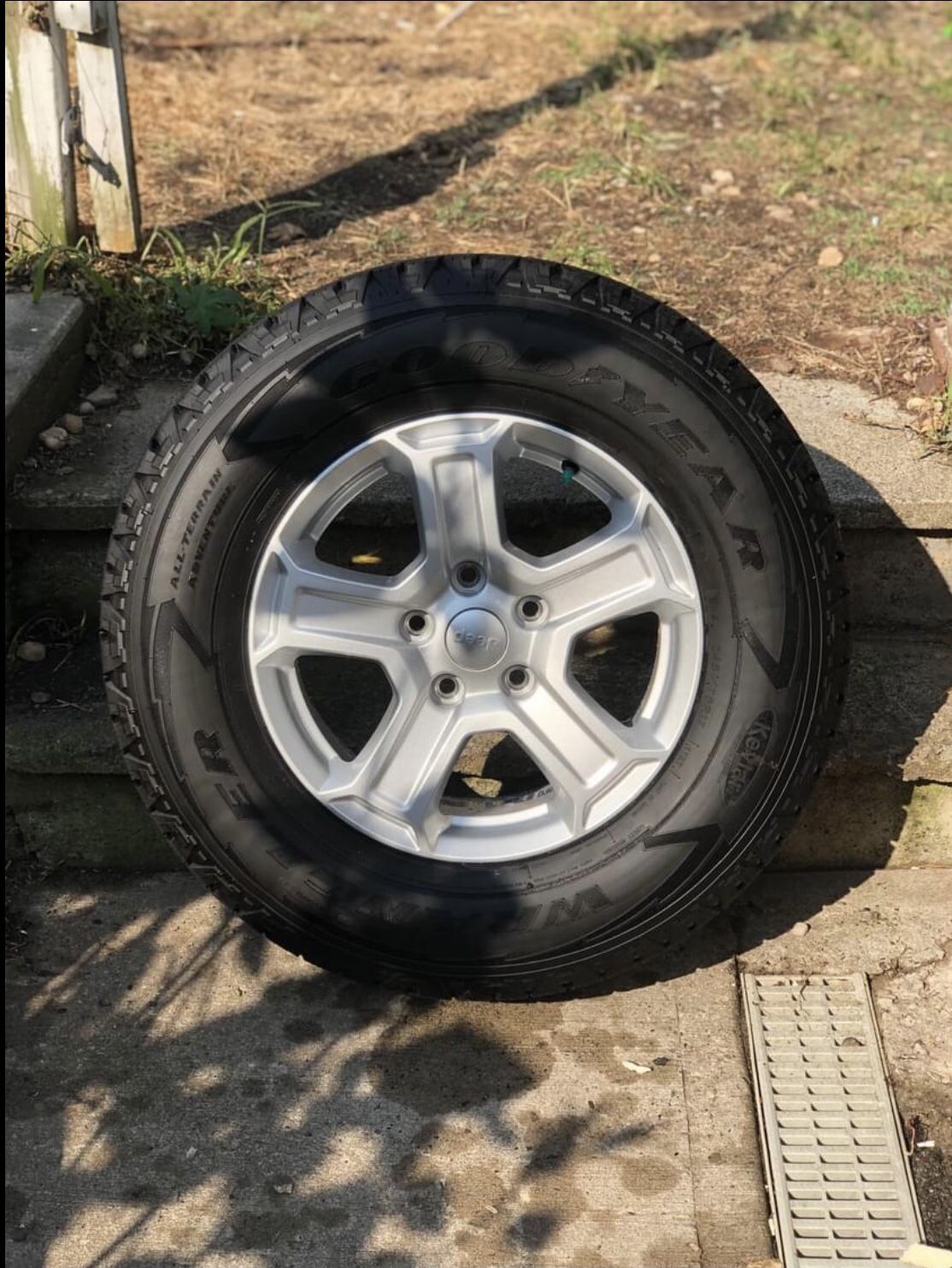 2020 Jeep Wrangler sport JL Mopar OEM wheels wrapped in Goodyear wrangler 245/75R17 almost BRAND NEW