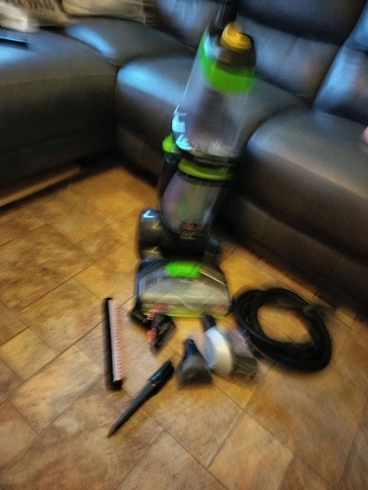 Bissell Carpet Shampooer Comes With All Attachments