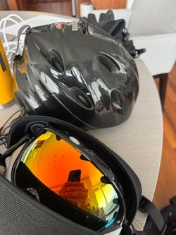 Giro Fuse Speaker Helmet & Oakley Goggles