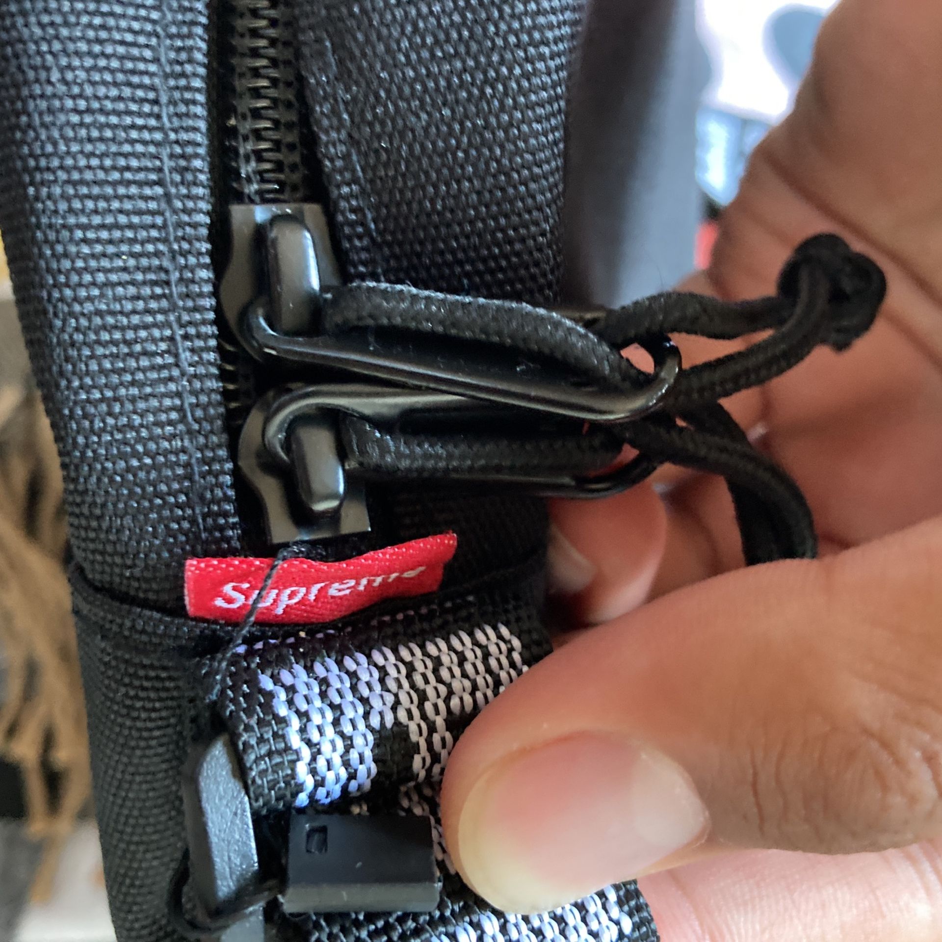 Supreme Shoulder Bag (SS18) Black for Sale in Los Angeles, CA - OfferUp