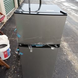 New 4.5 Cuft Refrigerator Works Great $25 Delivery Milwaukee!!