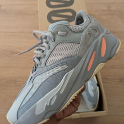 Yeezy 700 Inertia Size 9.5
