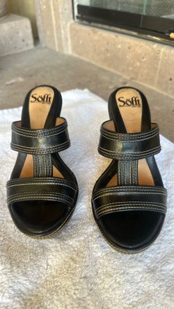 Size 6.5  Söfft Black Leather Comfort Sandals Semi-Used Size __ 👡