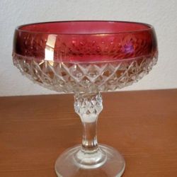 VINTAGE DIAMOND POINT INDIANA GLASS RUBY COMPOTE DISH

Standing 8 inches 