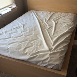 Fill Size Bed + Frame 