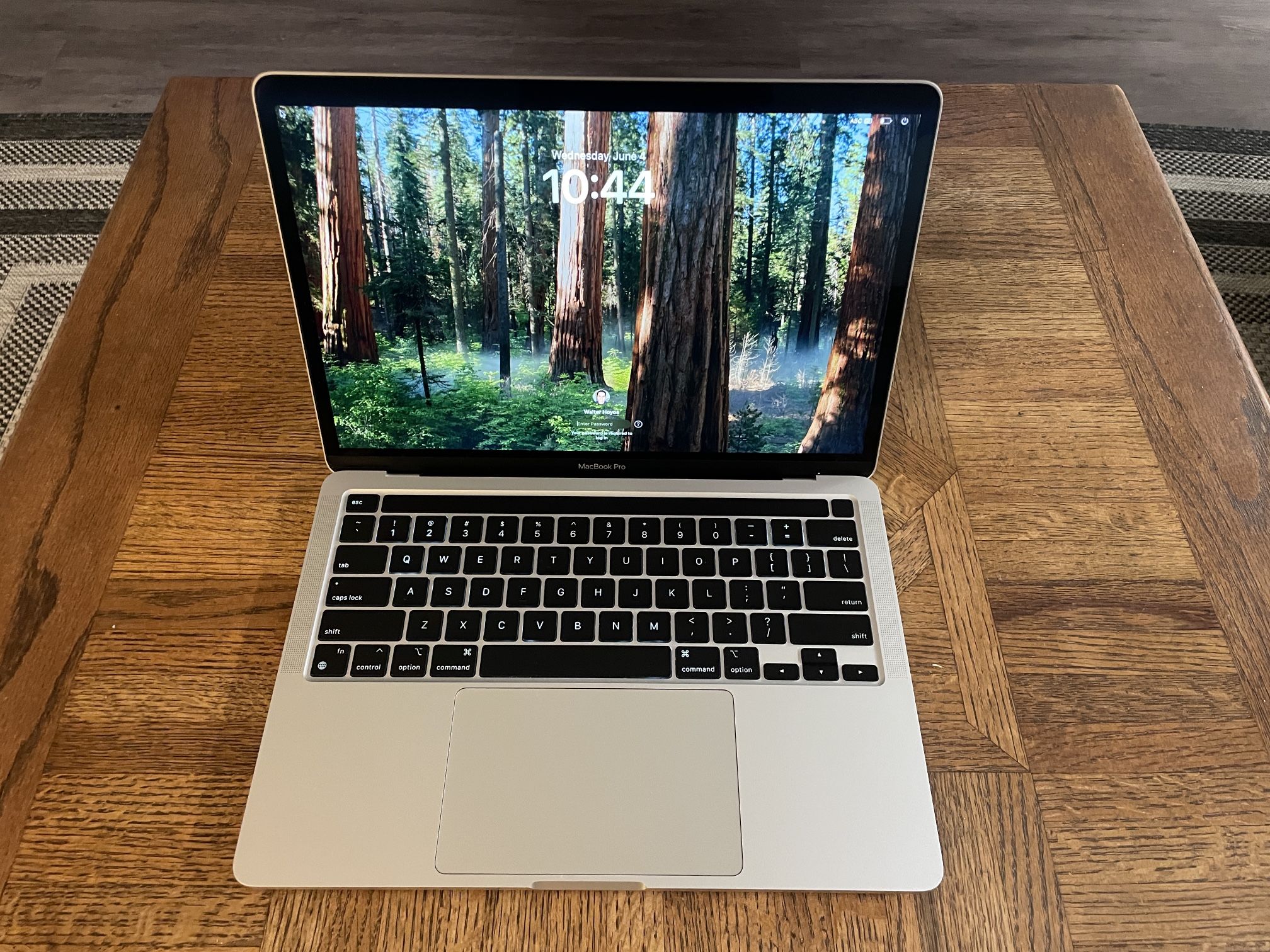 SALE!! MacBook Pro (2020) 13-inch lo- Apple M1 - 8GB RAM - SSD 512GB