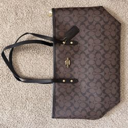 Coach Purse/Tote Bag (Signature Canvas)
