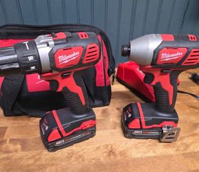 Milwaukee M18 Drill and Impact Driver Combo Kit