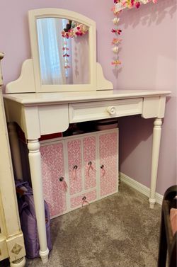 White Vanity with Mirror 🤍✨🤍✨
