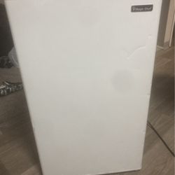 Magic Chef Mini Fridge 