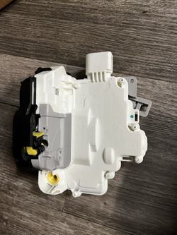 Front Right 4F1837016 And Left 4F1837015 Door Lock Latch Actuator Compatible with Audi A3 A6 S8 S6 A8 Quattro