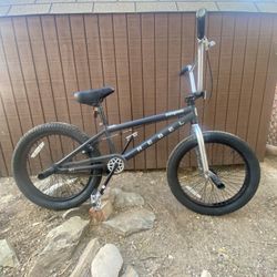 Mongoose BMX bike In Great Condition 