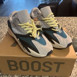 New Yeezy Waverunner Size 9 