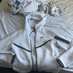 White Nike Tech Small