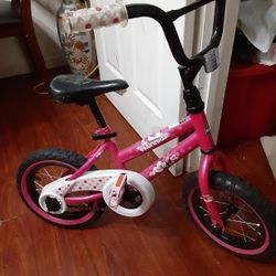 Girls Minnie Bike $15.00 Cash Only (SERIOUS BUYERS)