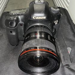 Canon EOS  5D. Mark3. & 17-35 mm  USM. Lens