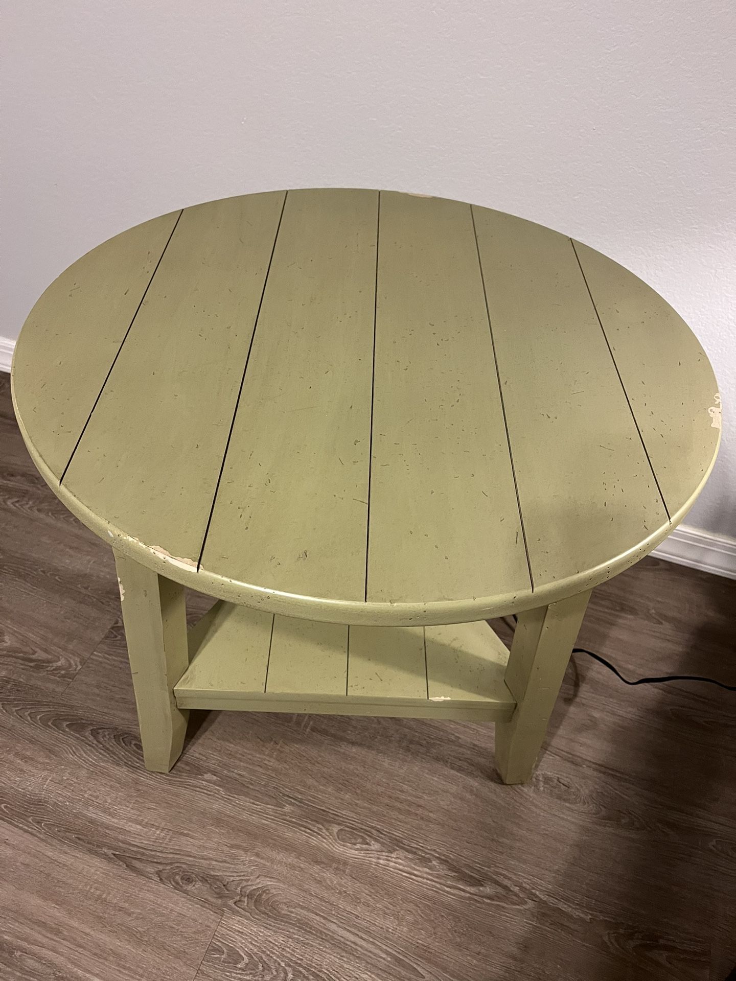 Broyhill Painter’s Shed Cricket Lamp Table