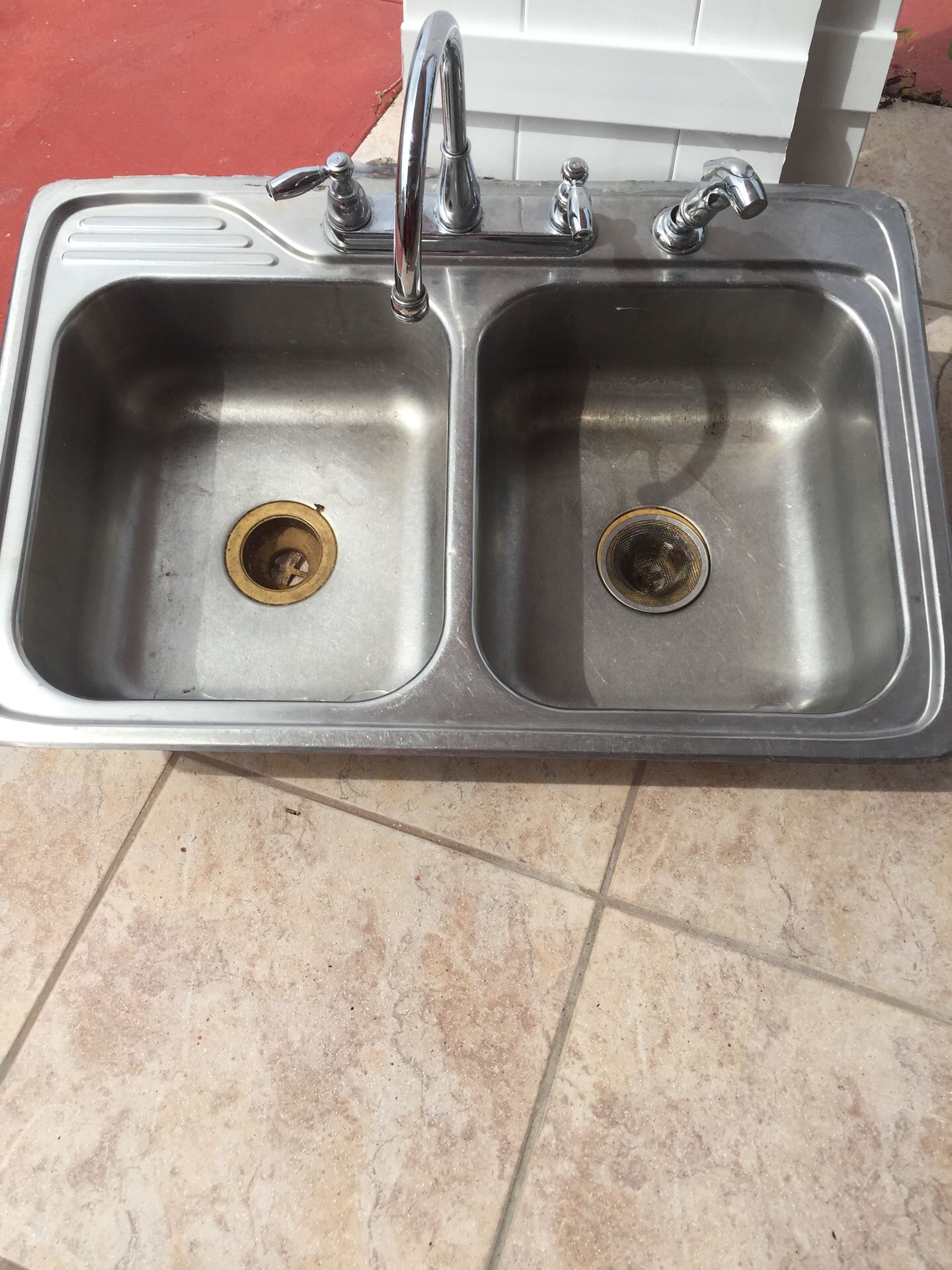 Doble bowl kitchen sink