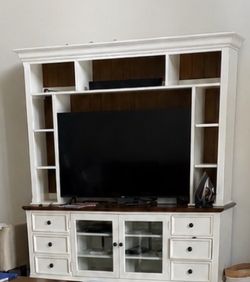 Haverty’s Entertainment Center + free matching coffee table