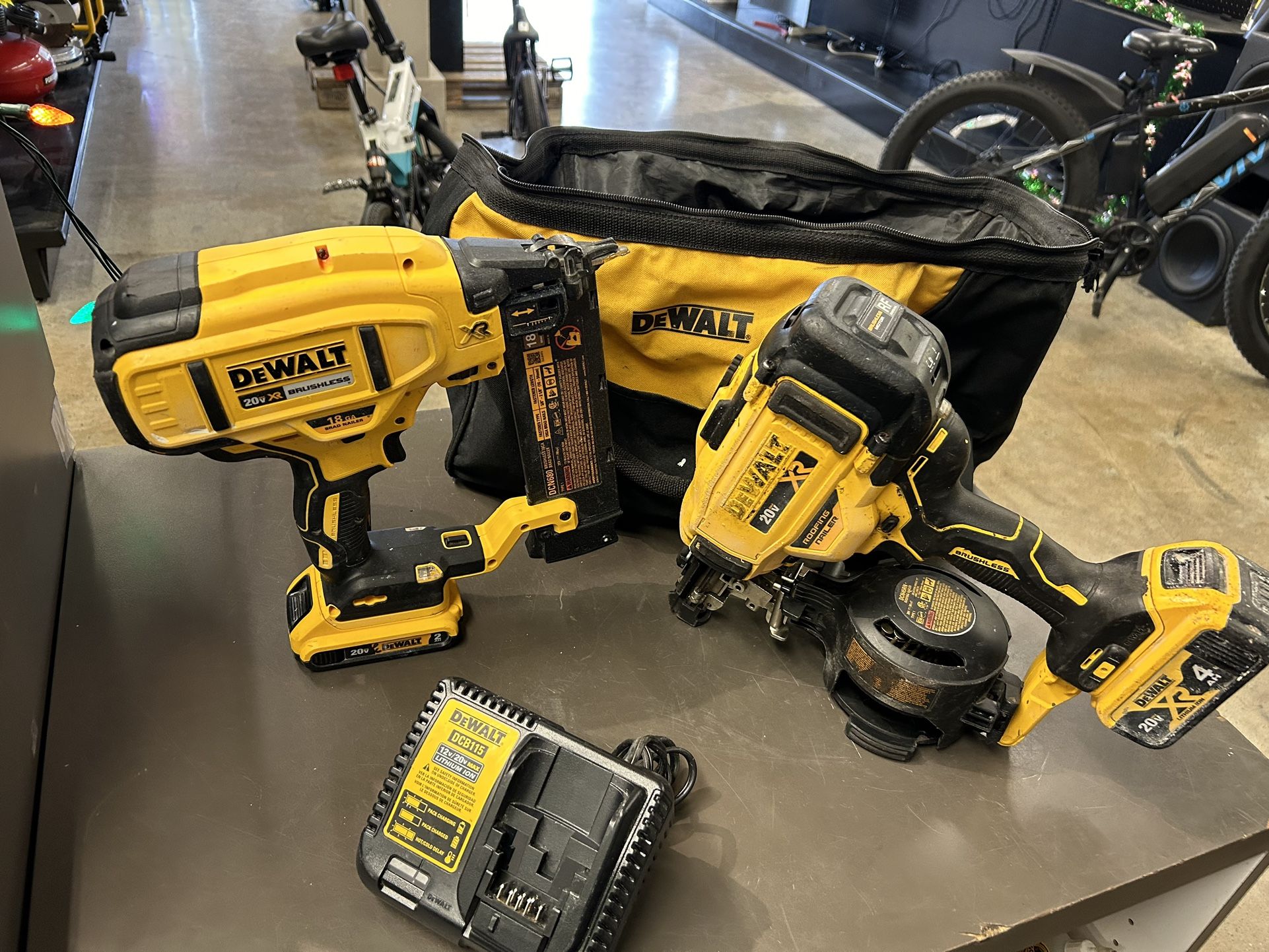 DeWalt 20v Roofing Nailer and 18Ga brad nailer w batt chrg NO TRADES