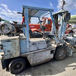 Komatsu 8000 Lbs Forklift 