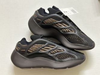 adidas Yeezy 700 V3 Clay Brown Size 6 US Men