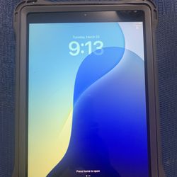 Apple iPad 7th Generation 10.2” 32GB Unlocked Like New With Great Case And Keyboard!