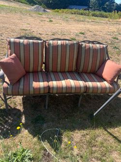Outdoor set 6 pieces couch, loveseat, chair, ottoman and 2 tables