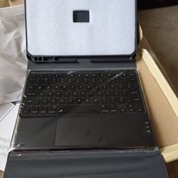 Ipad 11 case W/Keyboard 