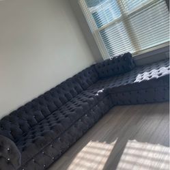 🛋️ FOR SALE: Large Black L-Shaped Couch – Great Condition!
