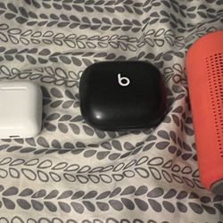 Airpod Beats And bose speaker (BUNDLE) Check Dec