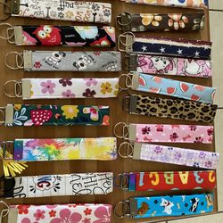HOMEMADE WRISTLET KEY FOBS