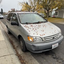 Toyota Sienna 