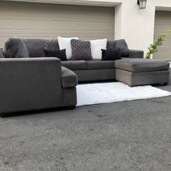 Huge Grey Sectional Couch From Living Spaces In Excellent Condition - FREE DELIVERY 🚛