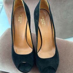 GUCCI Classic Black Heels Peep Toe