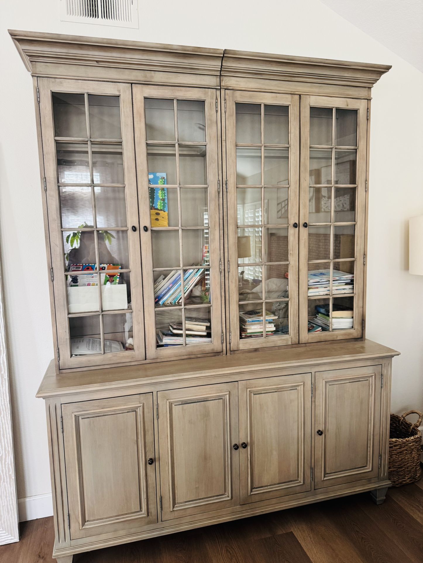 Ethan Allen Solid Wood Display Hutch / China Cabinet