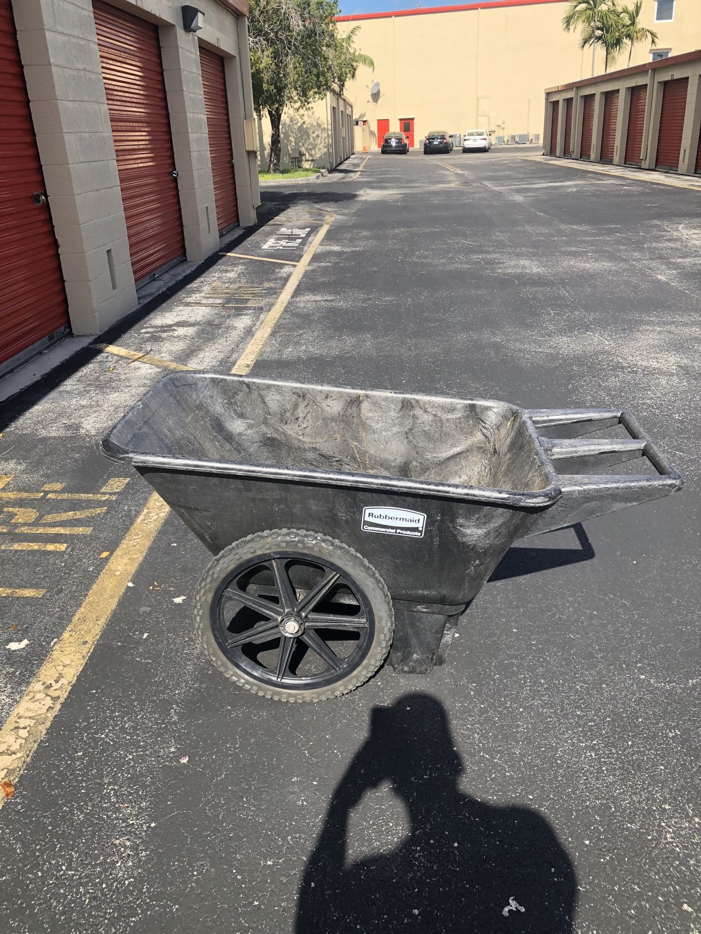 Rubbermaid Wheelbarrow